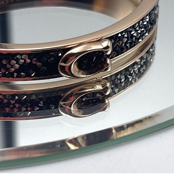 NIB COACH Logo Hinged Bangle Bracelet Rose Gold Tone Black Sprinkle Stone Druzy - Picture 6 of 12